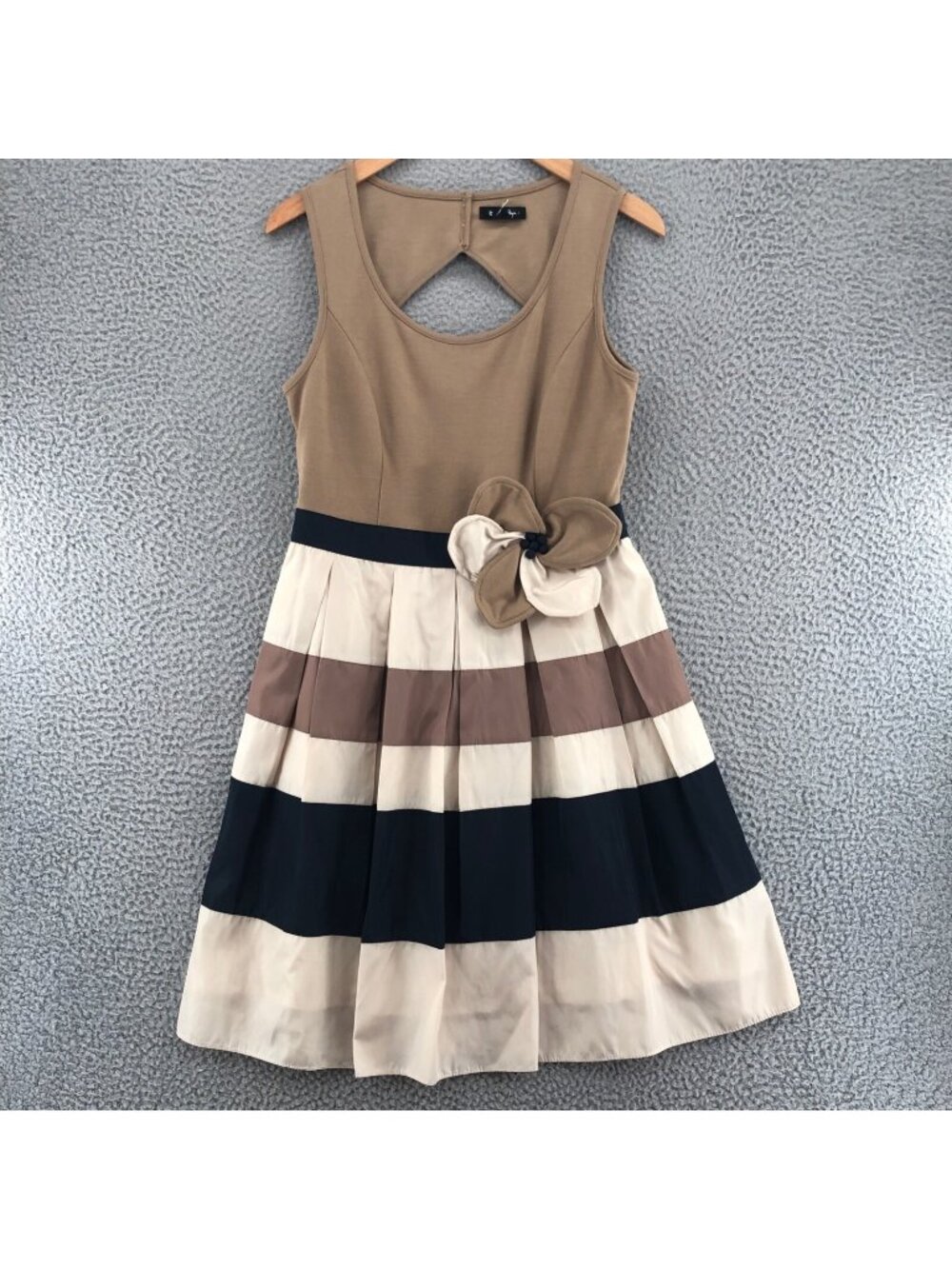 Ryu Anthropologie Dress Womens Medium Beige Fit & Flare Flower Accent Pleated
